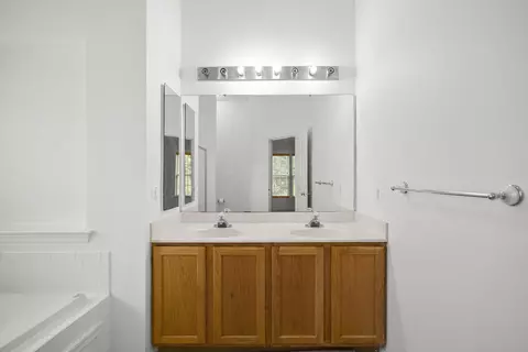 Bath - 4304 Medallion Dr, Silver Spring, MD 20904 photo 3 of 7