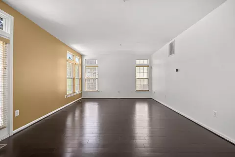 Living - 4304 Medallion Dr, Silver Spring, MD 20904 photo 6 of 8