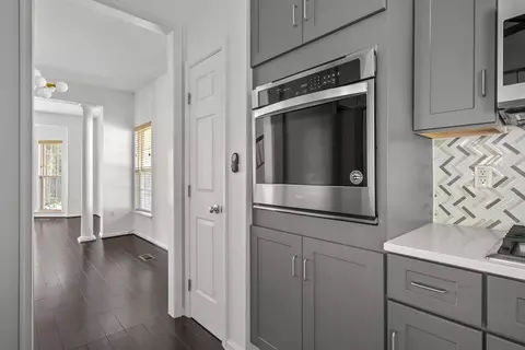 Entry Way - 4304 Medallion Dr, Silver Spring, MD 20904 photo 3 of 5