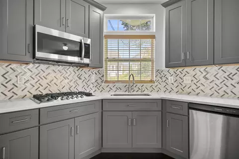 Kitchen - 4304 Medallion Dr, Silver Spring, MD 20904 photo 2 of 9