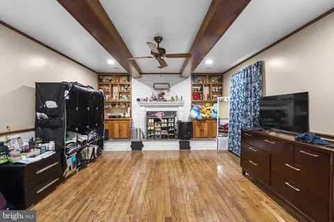 Entry Way - 9120 5th St, Lanham, MD 20706 photo 6 of 8