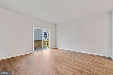 Living - 8709 Cherrybark Rd, Clinton, MD 20735 photo 2 of 3