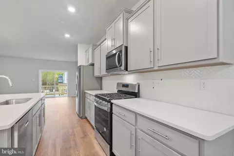Entry Way - 8709 Cherrybark Rd, Clinton, MD 20735 photo 6 of 21