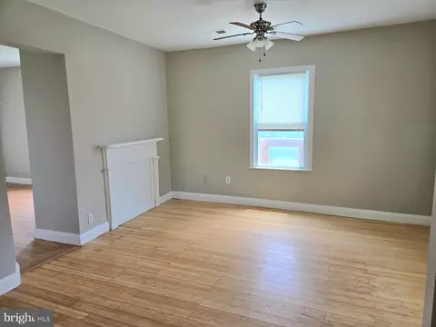 Living - 809 Eastern Ave, Fairmount Heights, MD 20743 photo 2 of 2