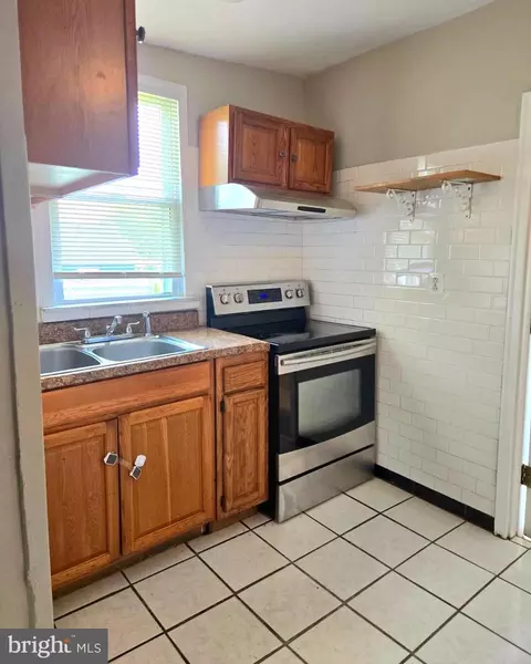 Kitchen - 809 Eastern Ave, Fairmount Heights, MD 20743 photo 2 of 2