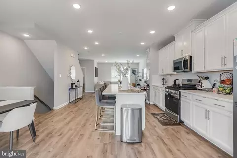 Entry Way - 3010 Pinebrook Rd, Landover, MD 20785 photo 5 of 10