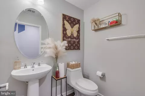 Entry Way - 3010 Pinebrook Rd, Landover, MD 20785 photo 3 of 10