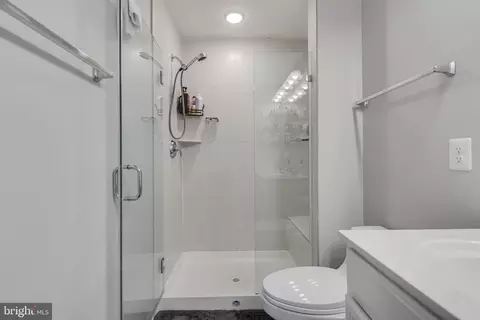 Bath - 3010 Pinebrook Rd, Landover, MD 20785 photo 1 of 2