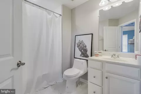 Bath - 3010 Pinebrook Rd, Landover, MD 20785 photo 2 of 2