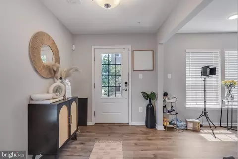 Entry Way - 3010 Pinebrook Rd, Landover, MD 20785 photo 2 of 10