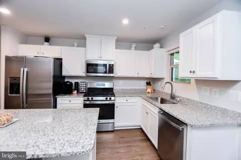 Kitchen - 14365 Longhouse Loop, Brandywine, MD 20613 photo 2 of 2