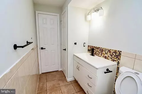 Bath - 5512 Axton Ct, Lanham, MD 20706 photo 4 of 9