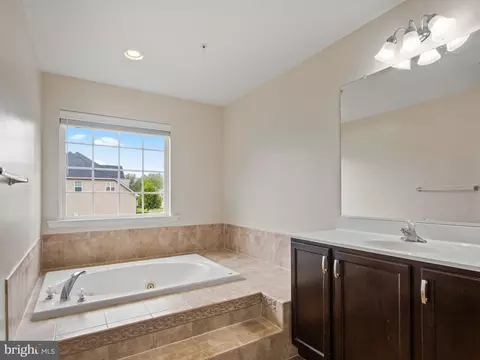 Bath - 13203 Arya Dr, Brandywine, MD 20613 photo 5 of 7