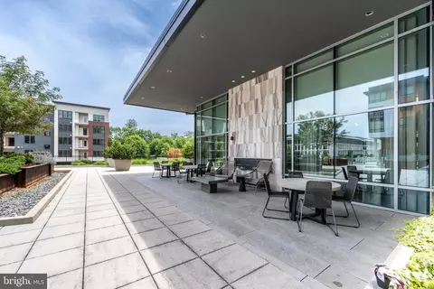 145 Riverhaven Dr #131, Oxon Hill, MD 20745