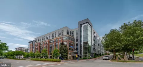 145 Riverhaven Dr #131, Oxon Hill, MD 20745