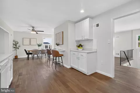 Entry Way - 10312 Buena Vista Ave, Lanham, MD 20706 photo 2 of 5