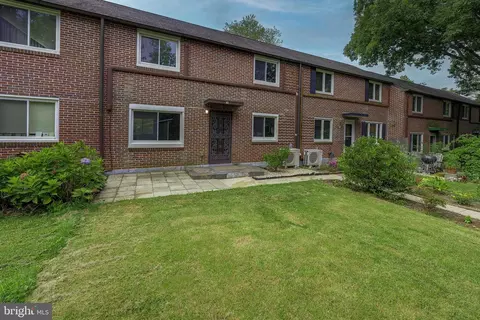 6 S Hillside Rd, Greenbelt, MD 20770