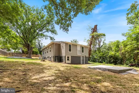 Exterior - 915 Eastern Ave NE, Capitol Heights, MD 20743 photo 3 of 3