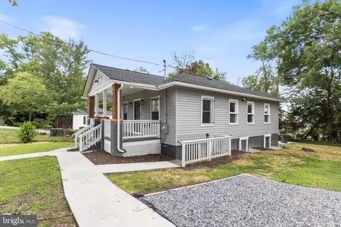 Exterior - 915 Eastern Ave NE, Capitol Heights, MD 20743 photo 2 of 3