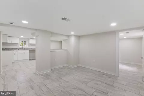 Living - 915 Eastern Ave NE, Capitol Heights, MD 20743 photo 4 of 4