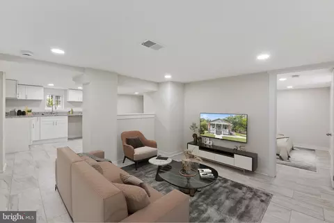 Living - 915 Eastern Ave NE, Capitol Heights, MD 20743 photo 3 of 5