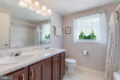 Bath - 8701 Oxwell Ln, Laurel, MD 20708 photo 3 of 3