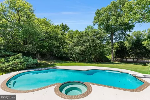 Exterior - 8701 Oxwell Ln, Laurel, MD 20708 photo 5 of 9