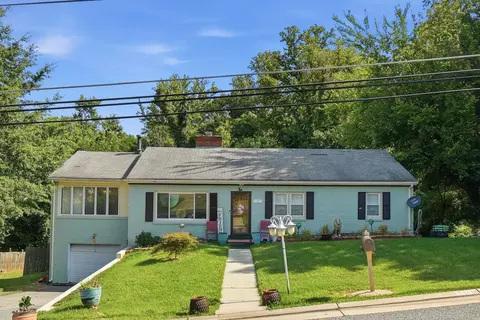 5 Panorama Dr, Oxon Hill, MD 20745