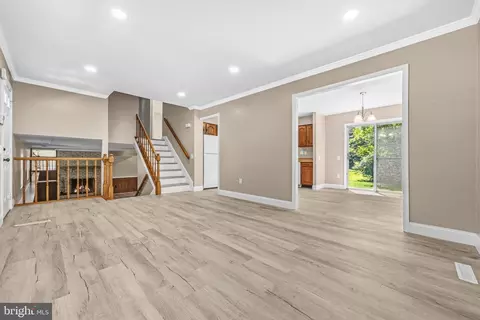Living - 10107 Snowden Rd, Laurel, MD 20708 photo 4 of 10