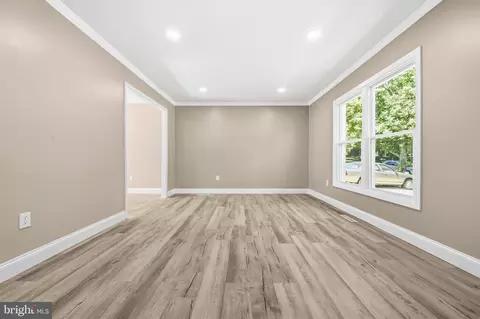 Living - 10107 Snowden Rd, Laurel, MD 20708 photo 2 of 10
