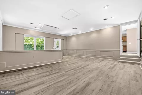 Living - 10107 Snowden Rd, Laurel, MD 20708 photo 7 of 10