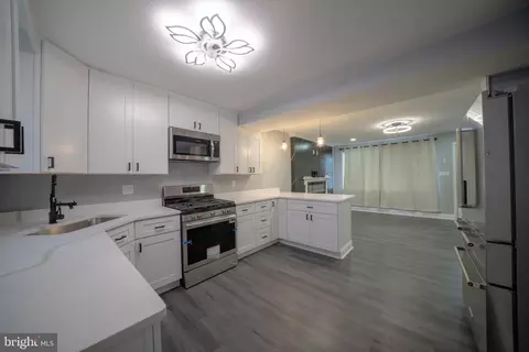 Entry Way - 1007 Drum Ave, Capitol Heights, MD 20743 photo 1 of 7