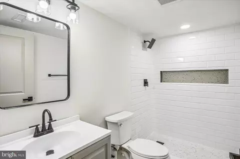 Bath - 6300 Hickory Bnd, Clinton, MD 20735 photo 4 of 4