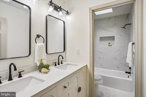 Bath - 6300 Hickory Bnd, Clinton, MD 20735 photo 2 of 4