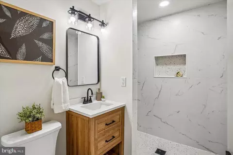Bath - 6300 Hickory Bnd, Clinton, MD 20735 photo 3 of 4