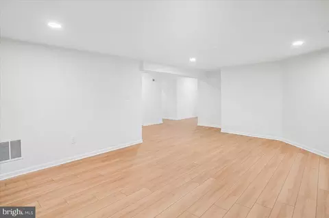 Living - 6300 Hickory Bnd, Clinton, MD 20735 photo 6 of 6