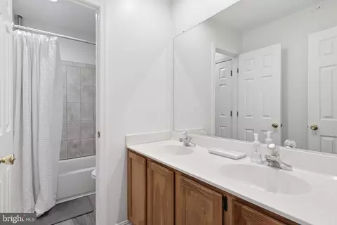 Entry Way - 4433 Cornwall Ct, Marlboro, MD 20772 photo 5 of 5