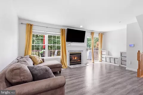 Living - 4433 Cornwall Ct, Marlboro, MD 20772 photo 2 of 3