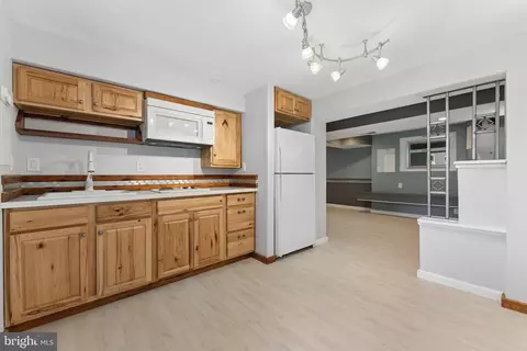 Entry Way - 8816 Saunders Ln, Lanham, MD 20706 photo 5 of 6