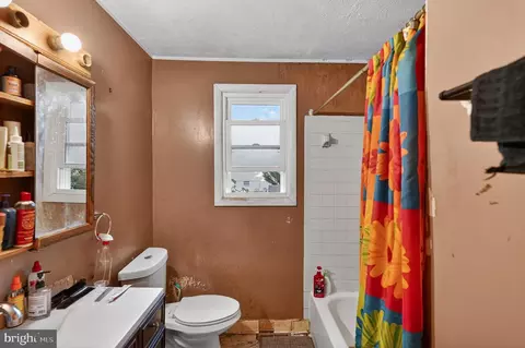 Entry Way - 1310 Alberta Dr, District Heights, MD 20747 photo 6 of 7