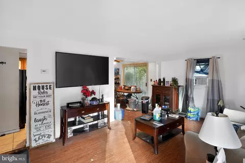 Entry Way - 1310 Alberta Dr, District Heights, MD 20747 photo 2 of 7