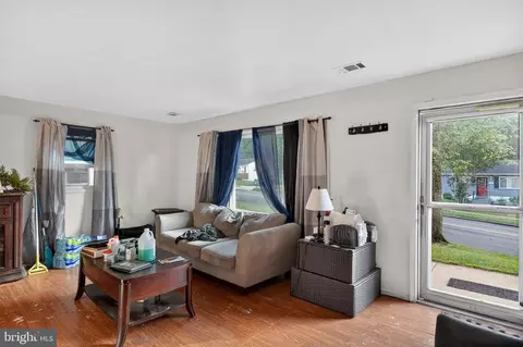Entry Way - 1310 Alberta Dr, District Heights, MD 20747 photo 1 of 7