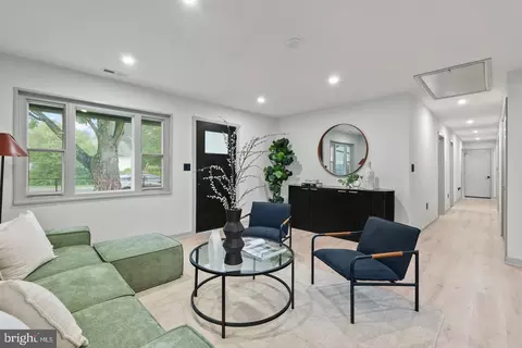 1125 Devonshire Dr, Oxon Hill, MD 20745