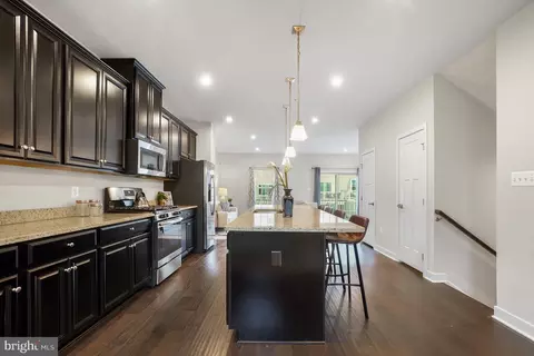 Entry Way - 8015 Spring Arbor Dr, Laurel, MD 20707 photo 3 of 7