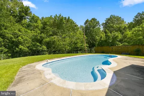 Exterior - 15746 Pointer Ridge Dr, Bowie, MD 20716 photo 4 of 8