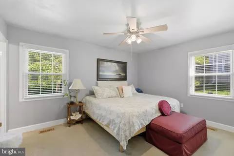 Bedroom - 15746 Pointer Ridge Dr, Bowie, MD 20716 photo 6 of 10