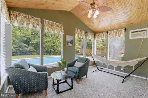Exterior - 15746 Pointer Ridge Dr, Bowie, MD 20716 photo 2 of 8