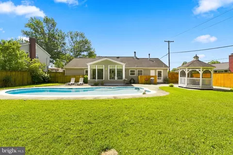 Exterior - 15746 Pointer Ridge Dr, Bowie, MD 20716 photo 7 of 8