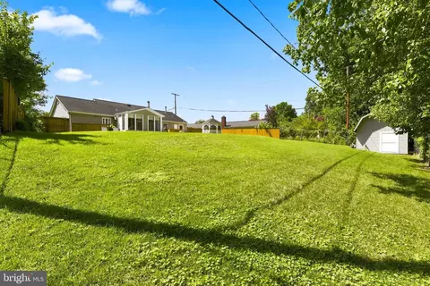 Exterior - 15746 Pointer Ridge Dr, Bowie, MD 20716 photo 6 of 8