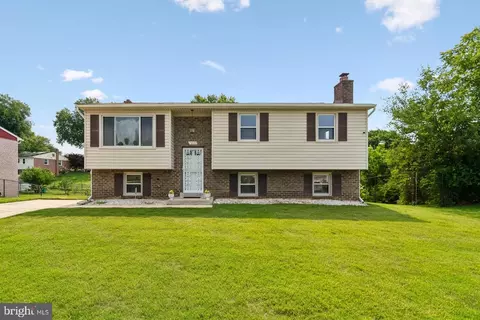 7800 Woodbourne Ave, Fort Washington, MD 20744